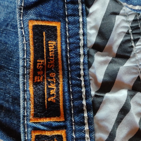 Rock Revival | Dark Wash Embellished-Pocket Easy Ankle Skinny Jeans - Picture 8 of 11